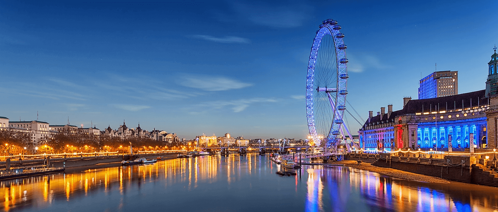 the-iconic-illuminated-Thames-scenery